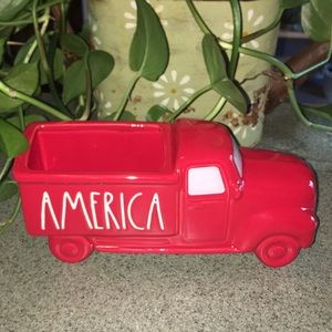 Rae Dunn America planter